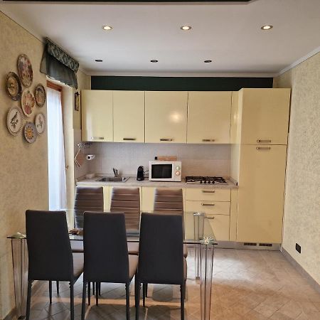 Casa Vittoria Sirmione Punta Gro Con Piscina Apartment Bagian luar foto