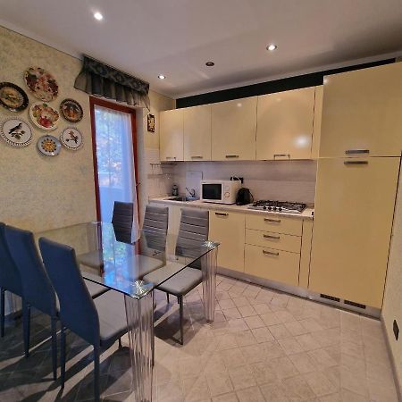 Casa Vittoria Sirmione Punta Gro Con Piscina Apartment Bagian luar foto