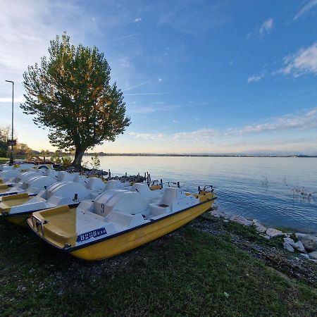 Casa Vittoria Sirmione Punta Gro Con Piscina Apartment Bagian luar foto