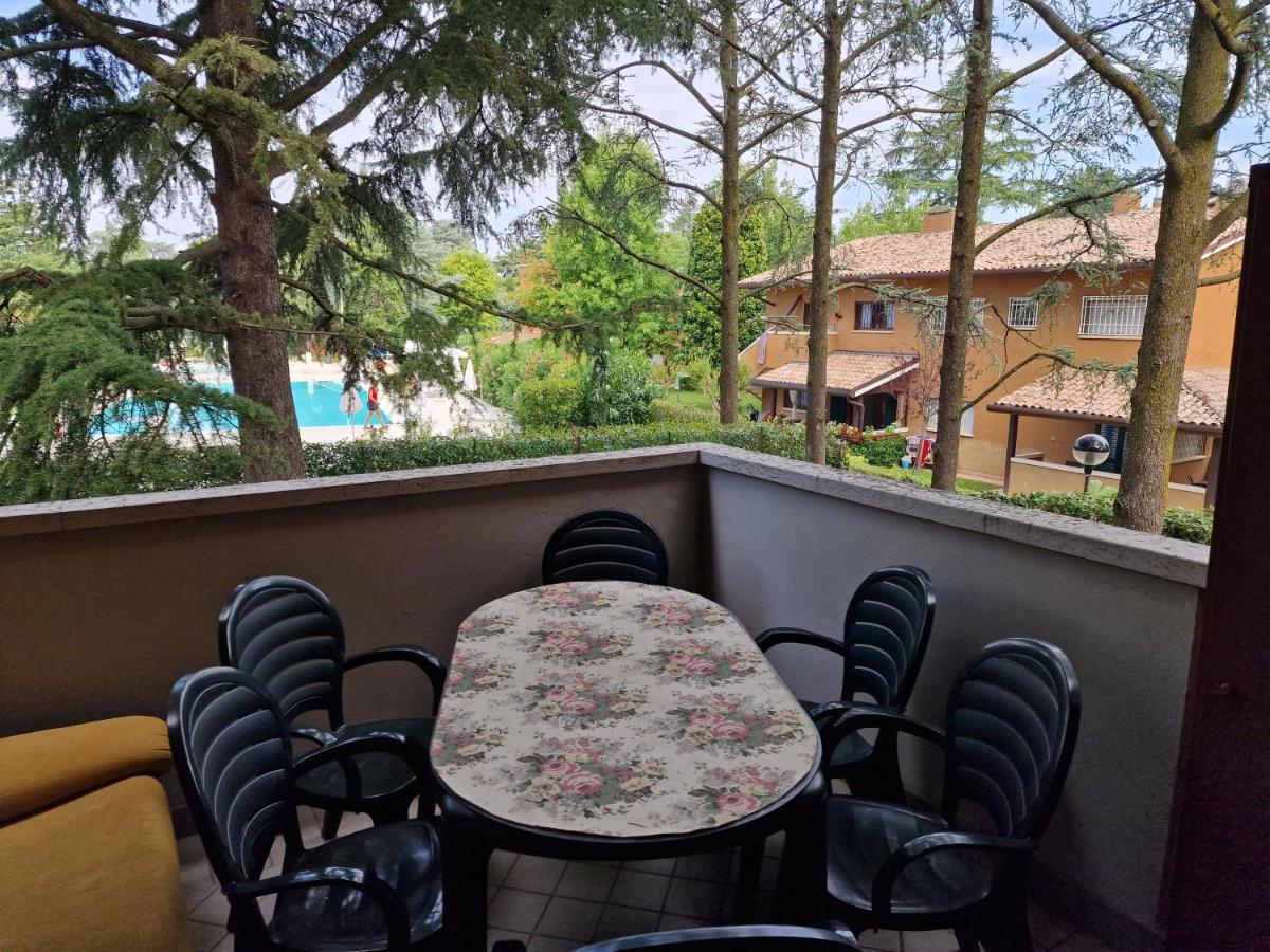 Casa Vittoria Sirmione Punta Gro Con Piscina Apartment Bagian luar foto