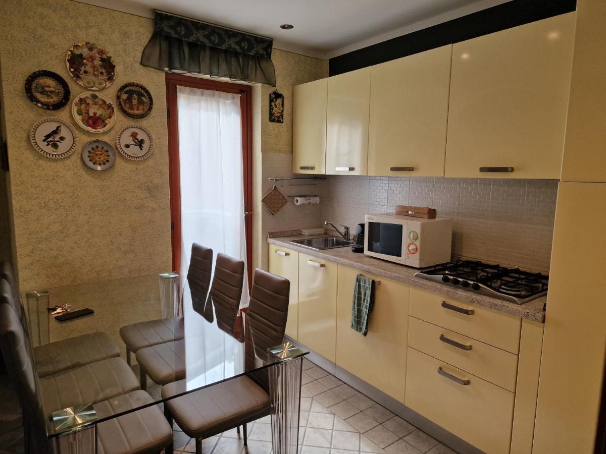 Casa Vittoria Sirmione Punta Gro Con Piscina Apartment Bagian luar foto