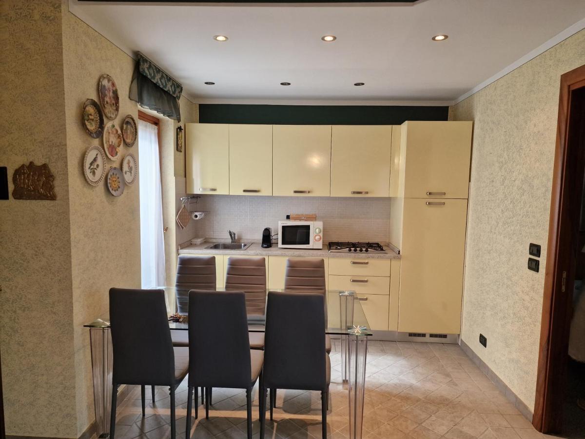 Casa Vittoria Sirmione Punta Gro Con Piscina Apartment Bagian luar foto