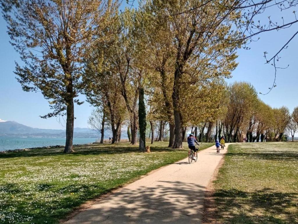 Casa Vittoria Sirmione Punta Gro Con Piscina Apartment Bagian luar foto
