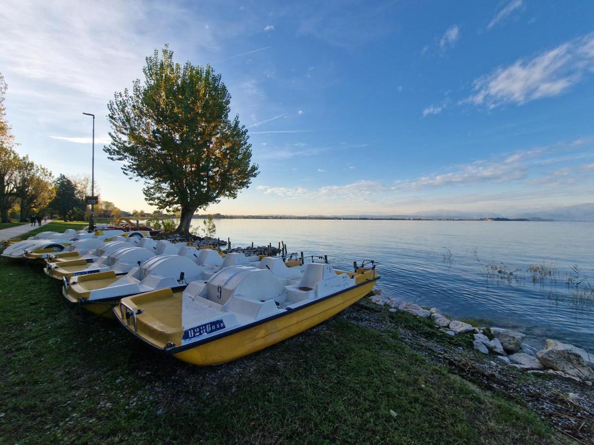Casa Vittoria Sirmione Punta Gro Con Piscina Apartment Bagian luar foto