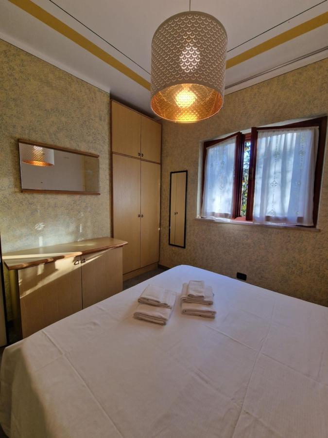 Casa Vittoria Sirmione Punta Gro Con Piscina Apartment Bagian luar foto