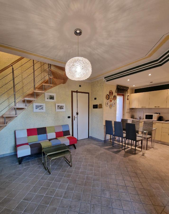 Casa Vittoria Sirmione Punta Gro Con Piscina Apartment Bagian luar foto