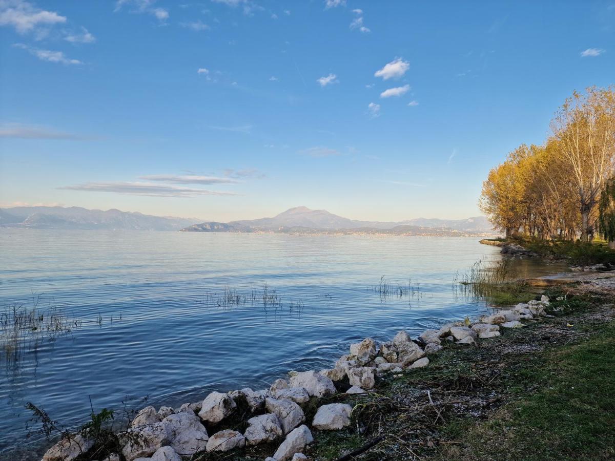 Casa Vittoria Sirmione Punta Gro Con Piscina Apartment Bagian luar foto