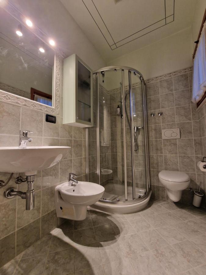 Casa Vittoria Sirmione Punta Gro Con Piscina Apartment Bagian luar foto