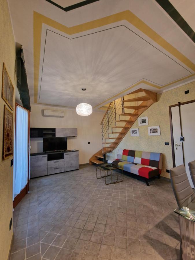 Casa Vittoria Sirmione Punta Gro Con Piscina Apartment Bagian luar foto