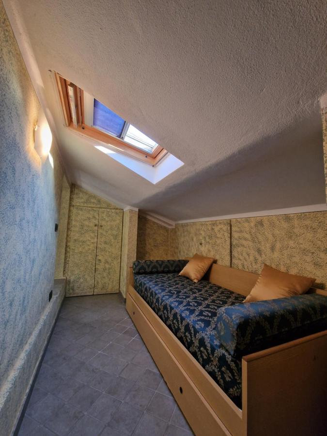 Casa Vittoria Sirmione Punta Gro Con Piscina Apartment Bagian luar foto